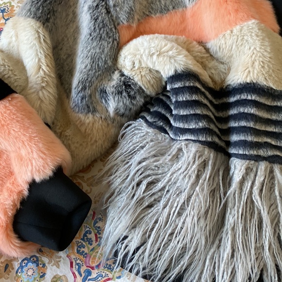 Young Fabulous & Broke NWT Awesome Faux Fur Coat - Picture 4 of 6